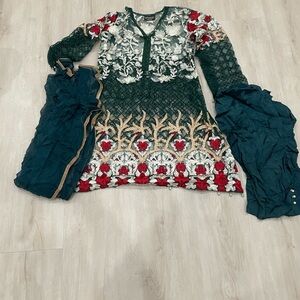 ✨ Pre-Loved Embroidered Pakistani Suit – Size Medium ✨